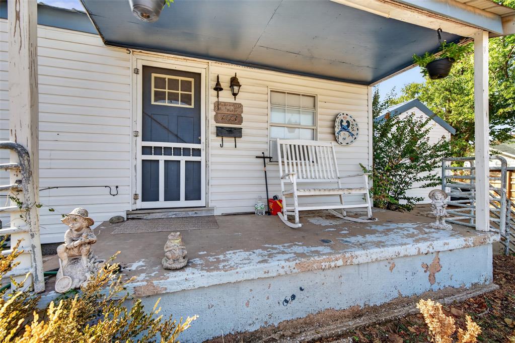 1113 W Arkansas Avenue Property Photo 4