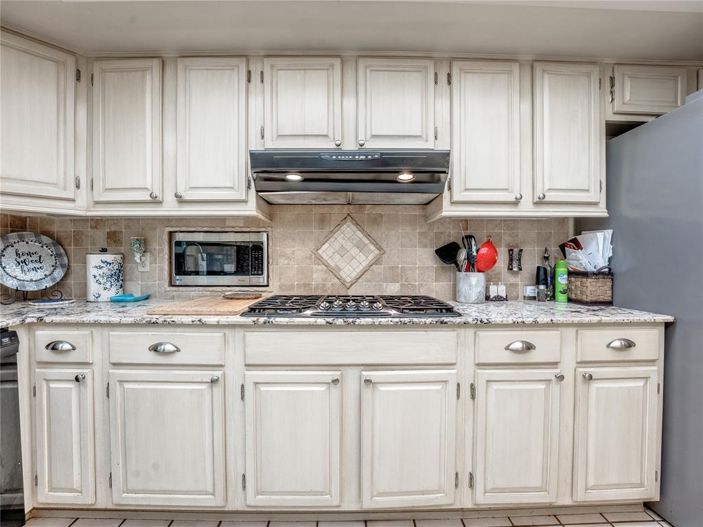 3401 Carriage Way Property Photo 11