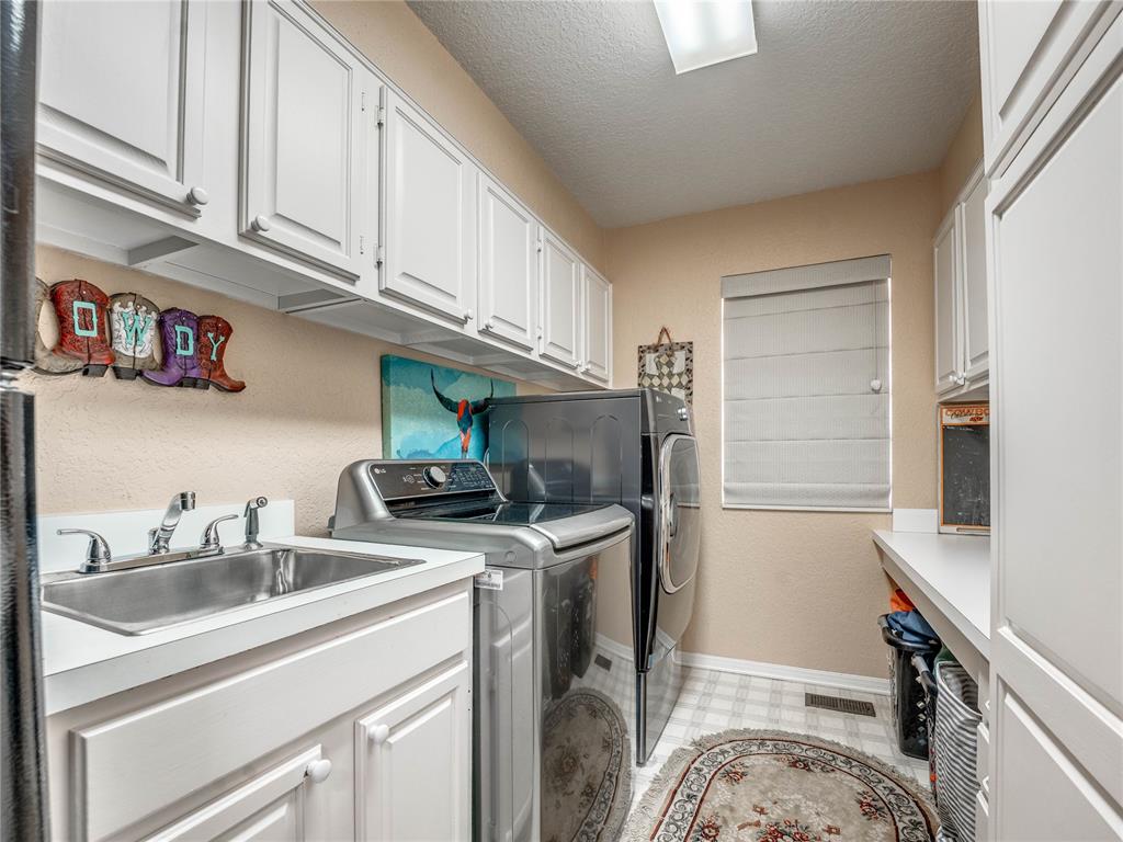 3401 Carriage Way Property Photo 14