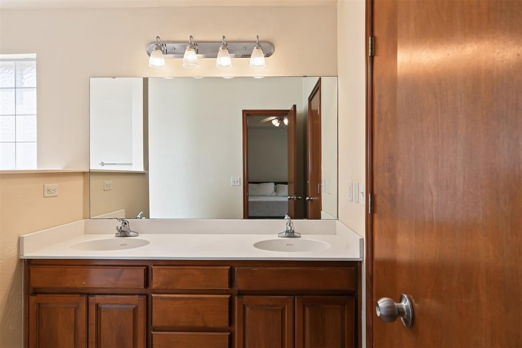 15601 Traditions Drive Property Photo 14