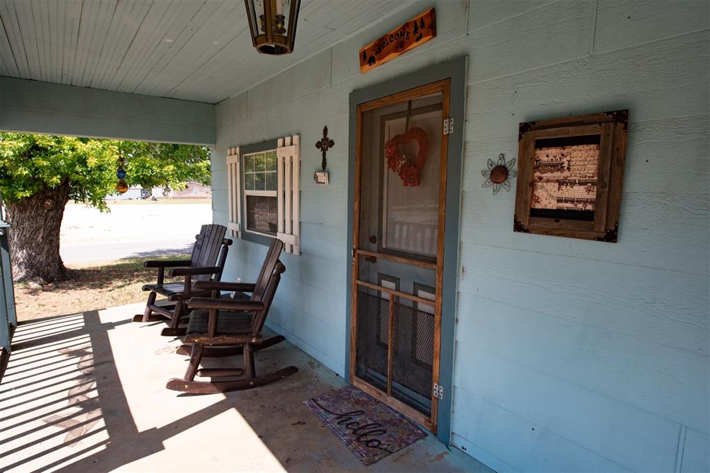 300 S Cedar Avenue Property Photo 3