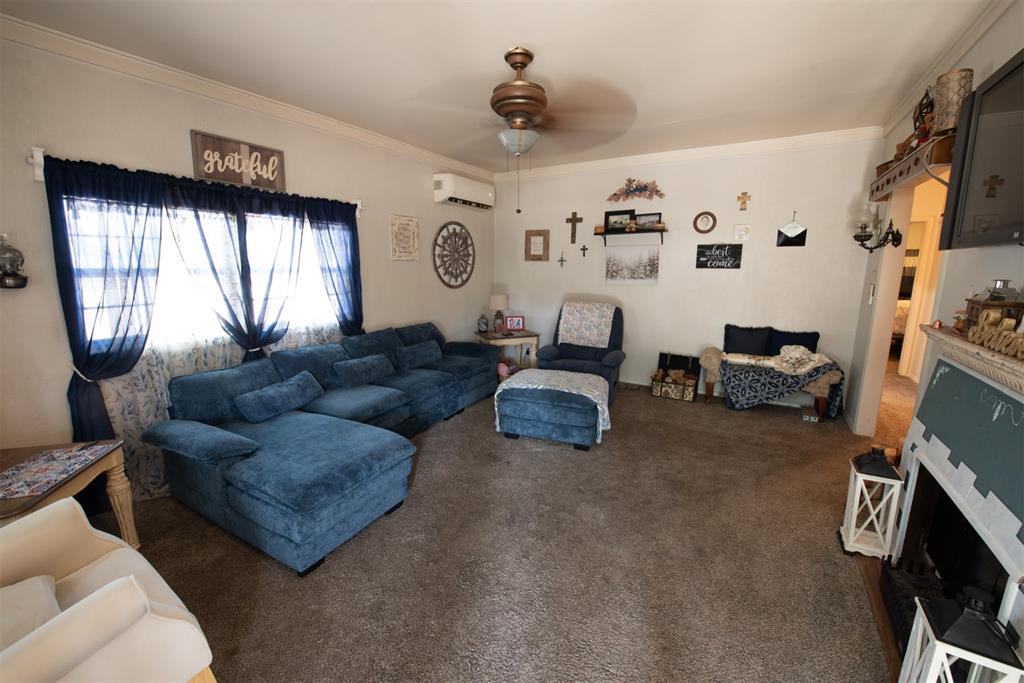 300 S Cedar Avenue Property Photo 4