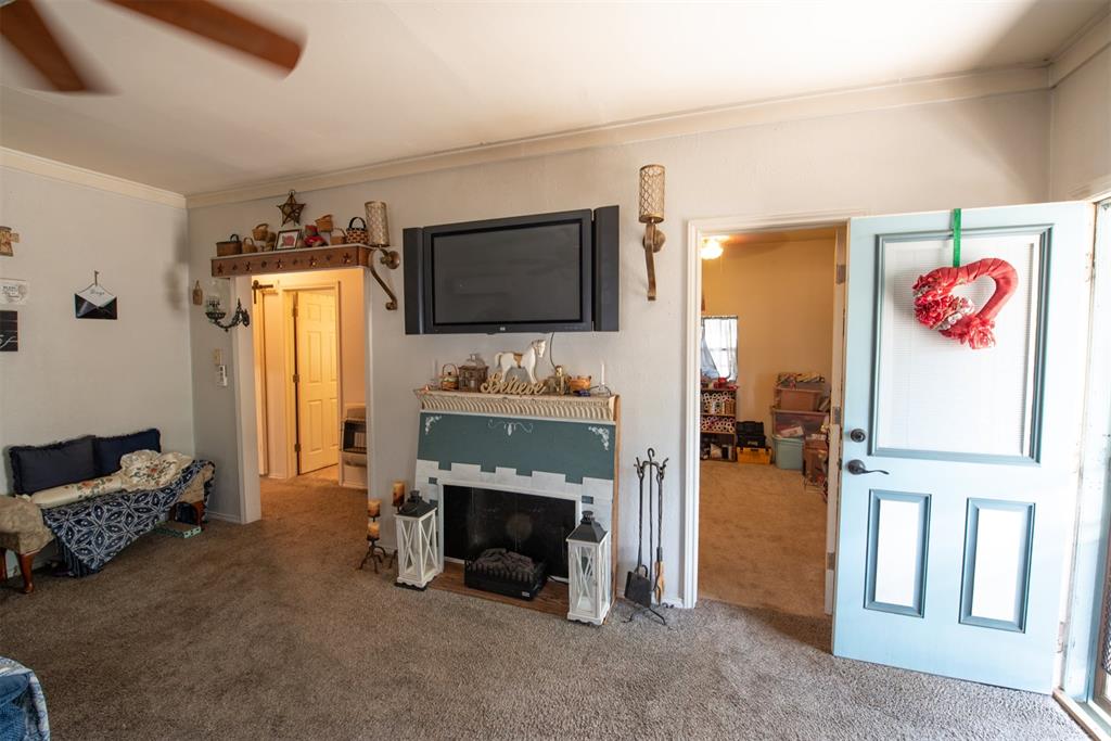 300 S Cedar Avenue Property Photo 6