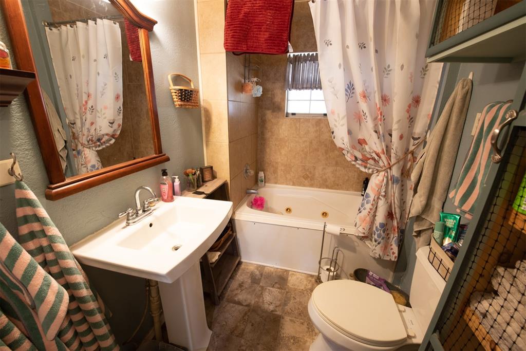 300 S Cedar Avenue Property Photo 12