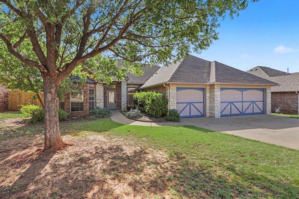 16208 Old Oak Drive Property Photo 2