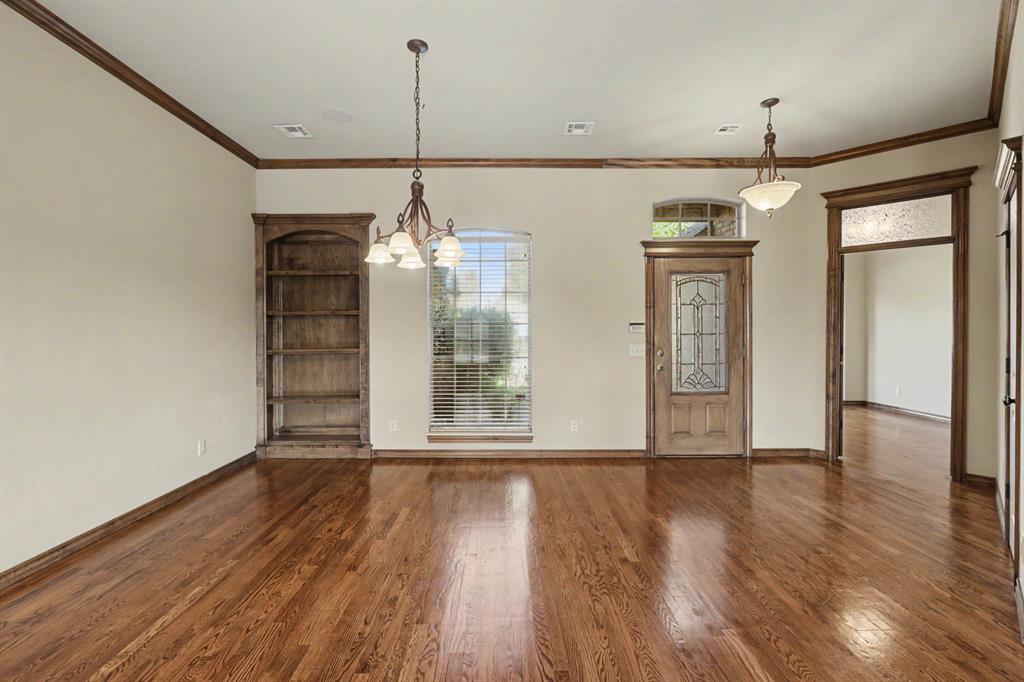 16208 Old Oak Drive Property Photo 4