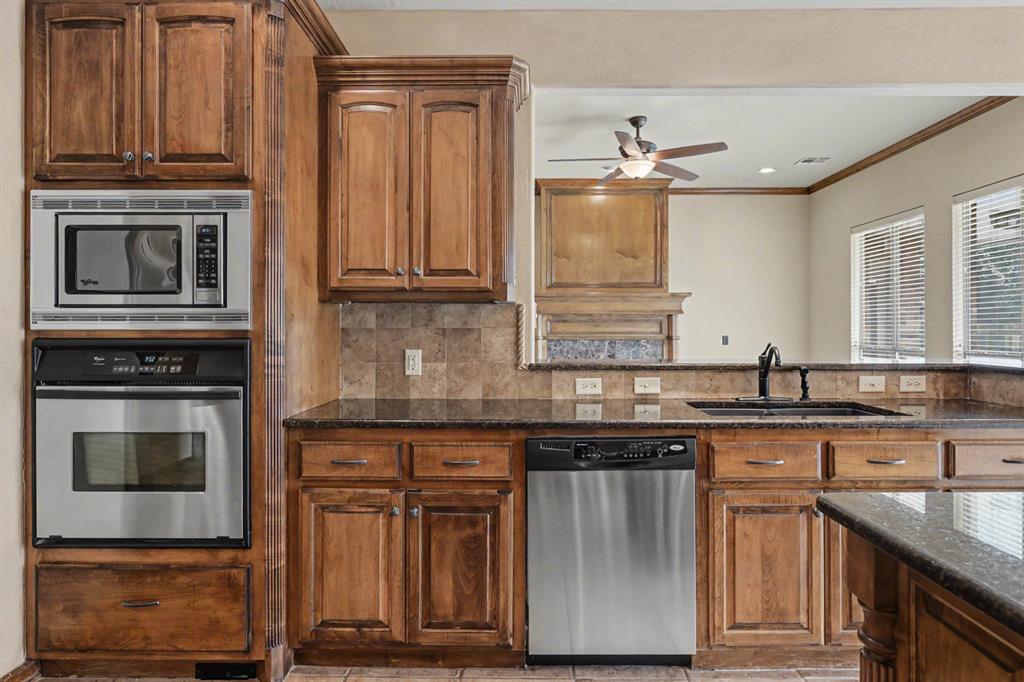 16208 Old Oak Drive Property Photo 12