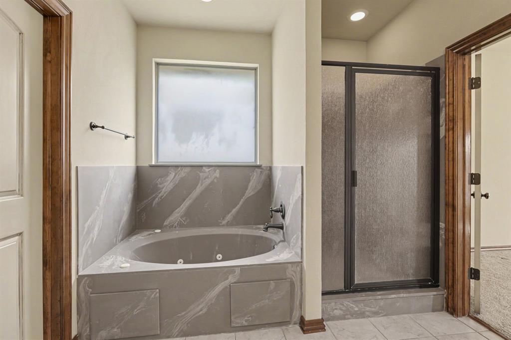 16208 Old Oak Drive Property Photo 19