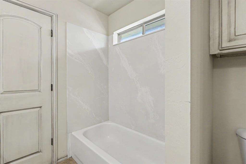 16208 Old Oak Drive Property Photo 24