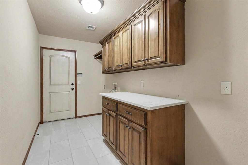 16208 Old Oak Drive Property Photo 28