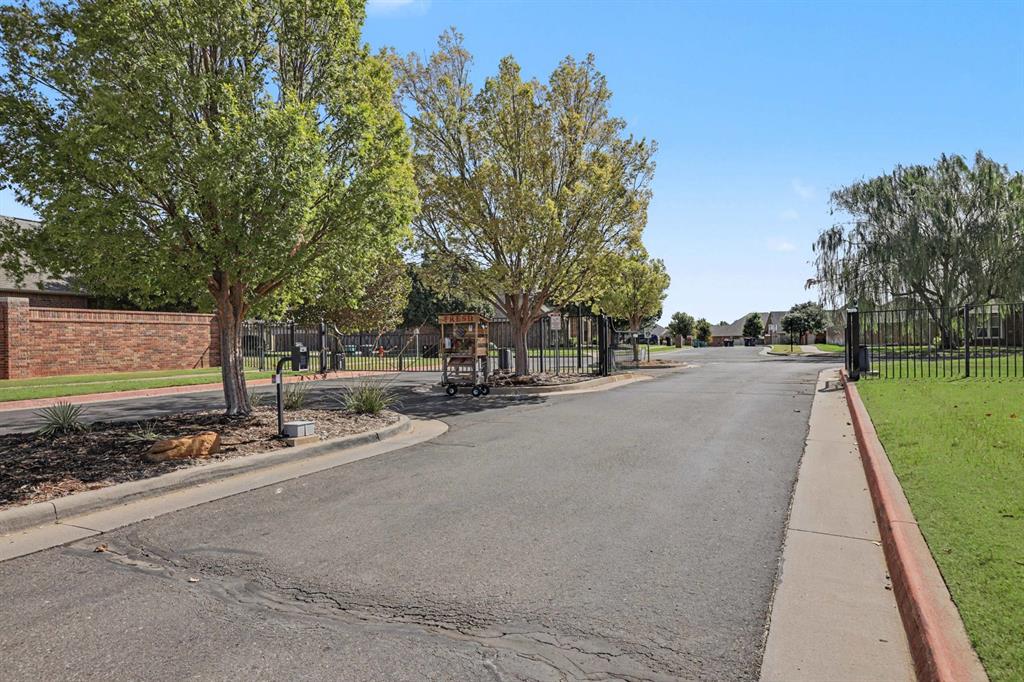 16208 Old Oak Drive Property Photo 32