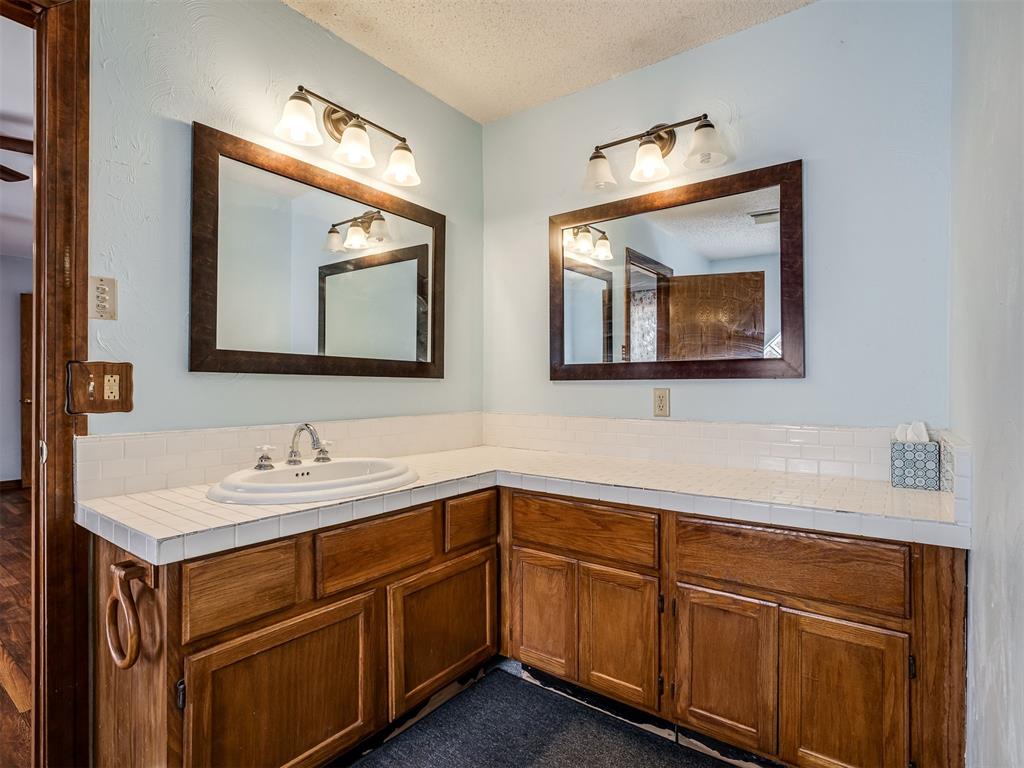 1025 E Triplett Road Property Photo 15