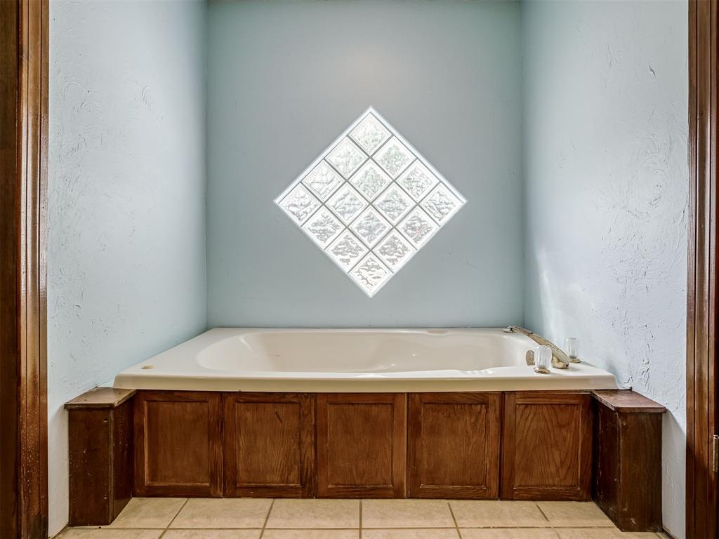 1025 E Triplett Road Property Photo 16