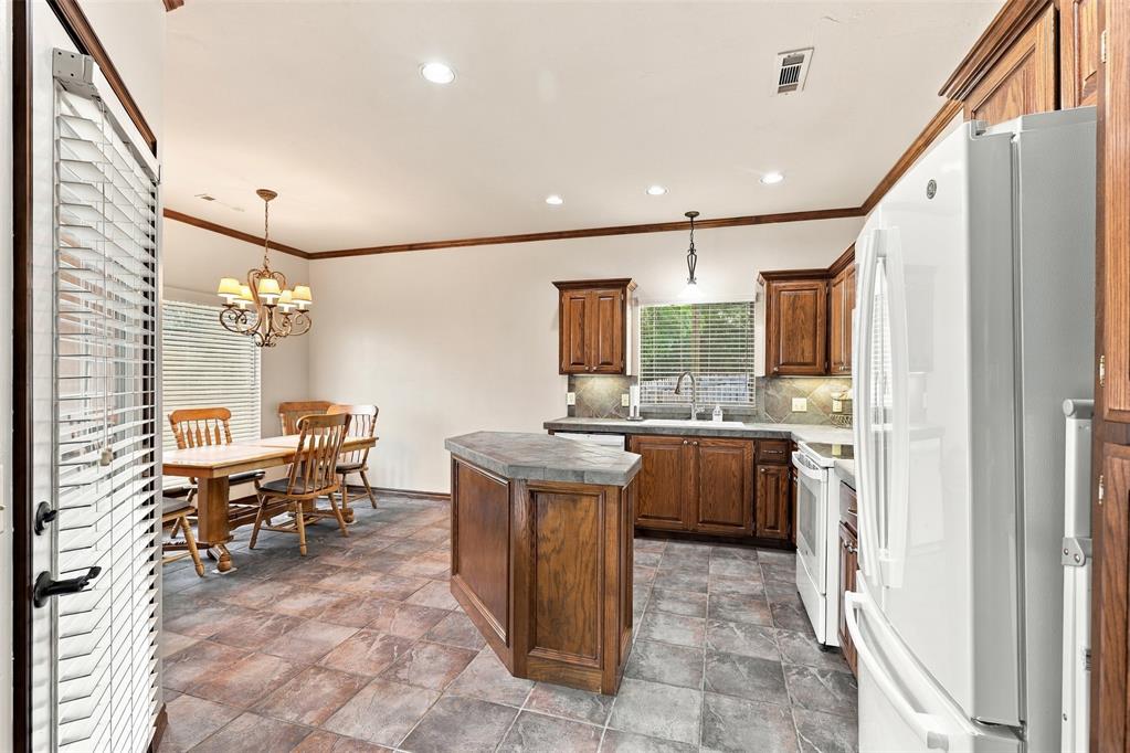 1718 Bridlewood Court Property Photo 9