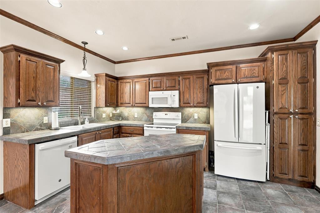 1718 Bridlewood Court Property Photo 10