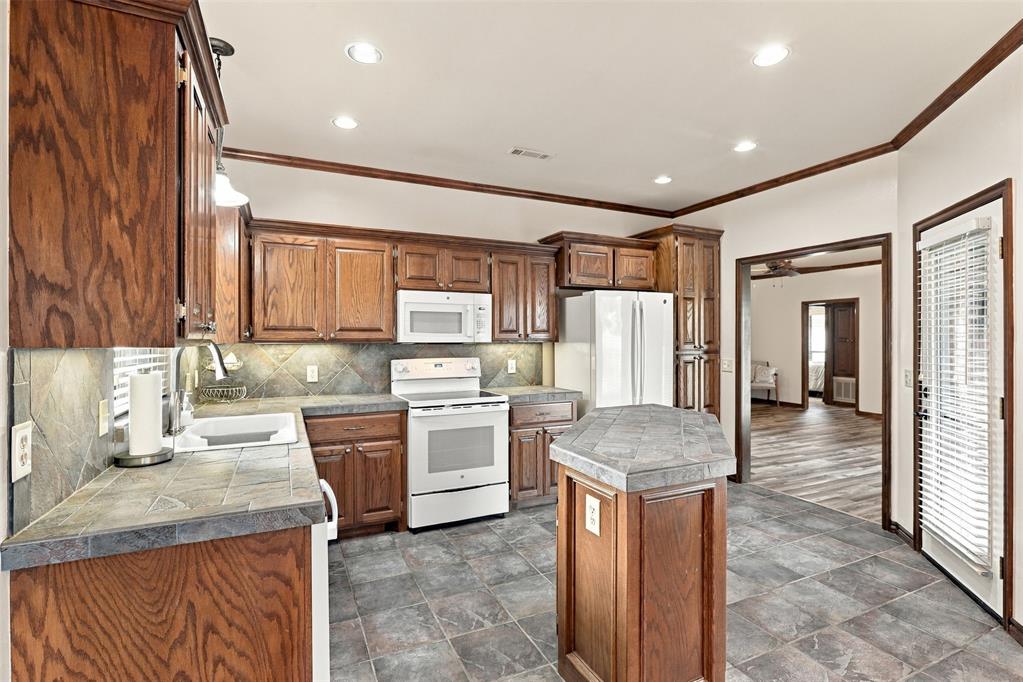 1718 Bridlewood Court Property Photo 11