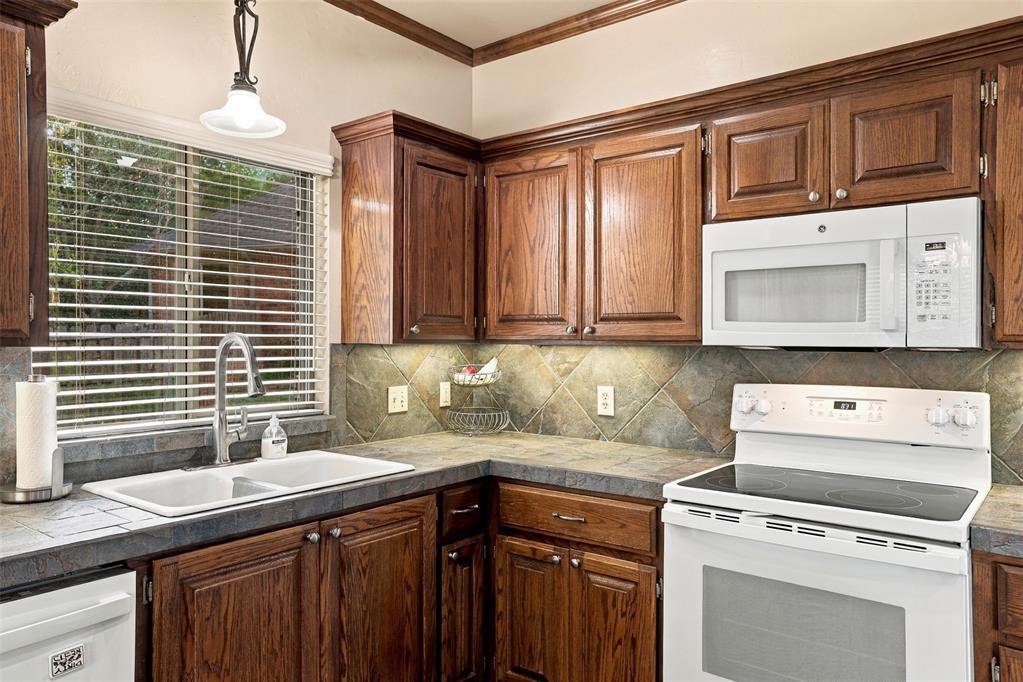 1718 Bridlewood Court Property Photo 12