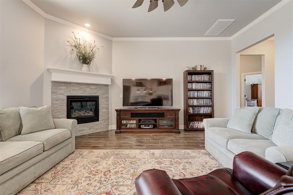 8930 Tall Oaks Drive Property Photo 8