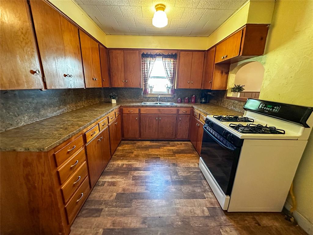 306 S 4th Street Property Photo 6