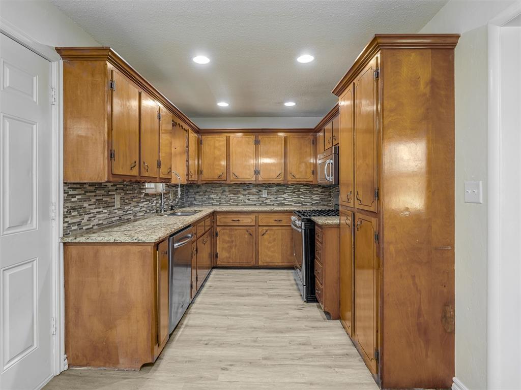 240 N Bobby Mankin Drive Property Photo 3
