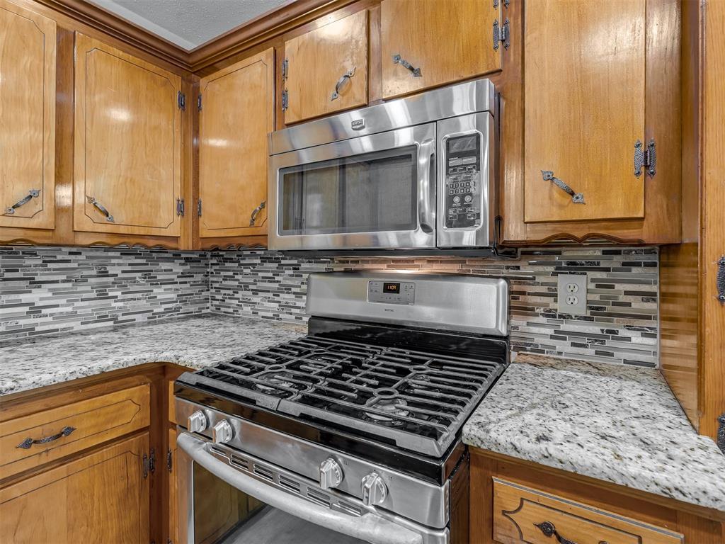 240 N Bobby Mankin Drive Property Photo 4