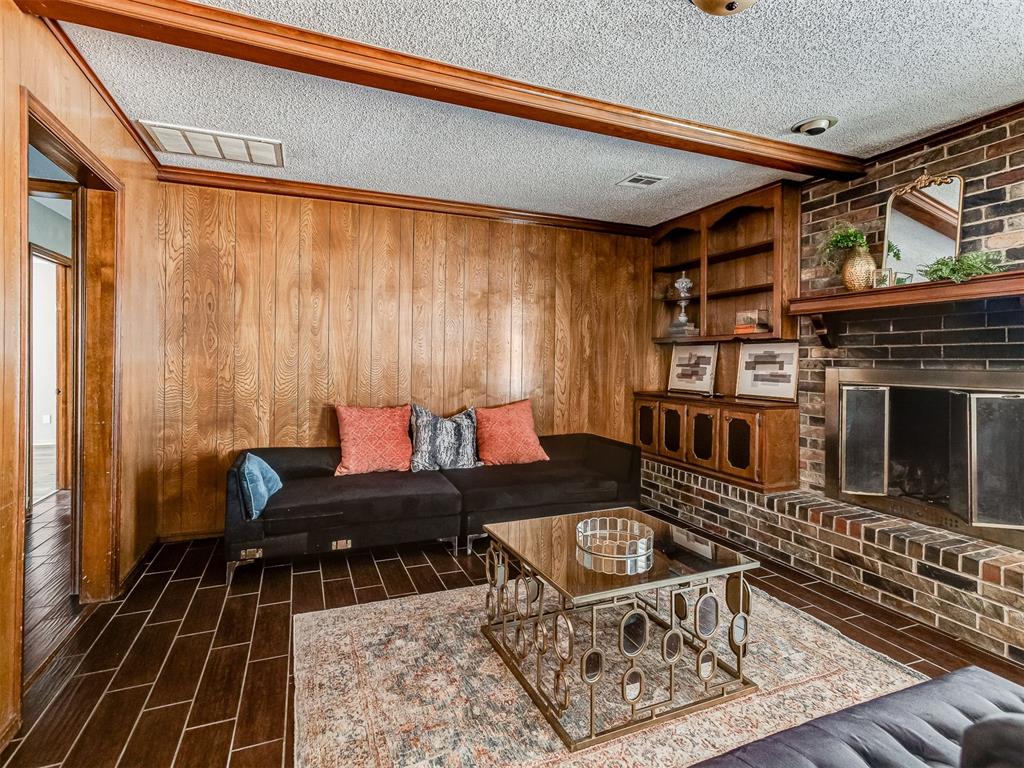 2111 Bellaire Drive Property Photo 2