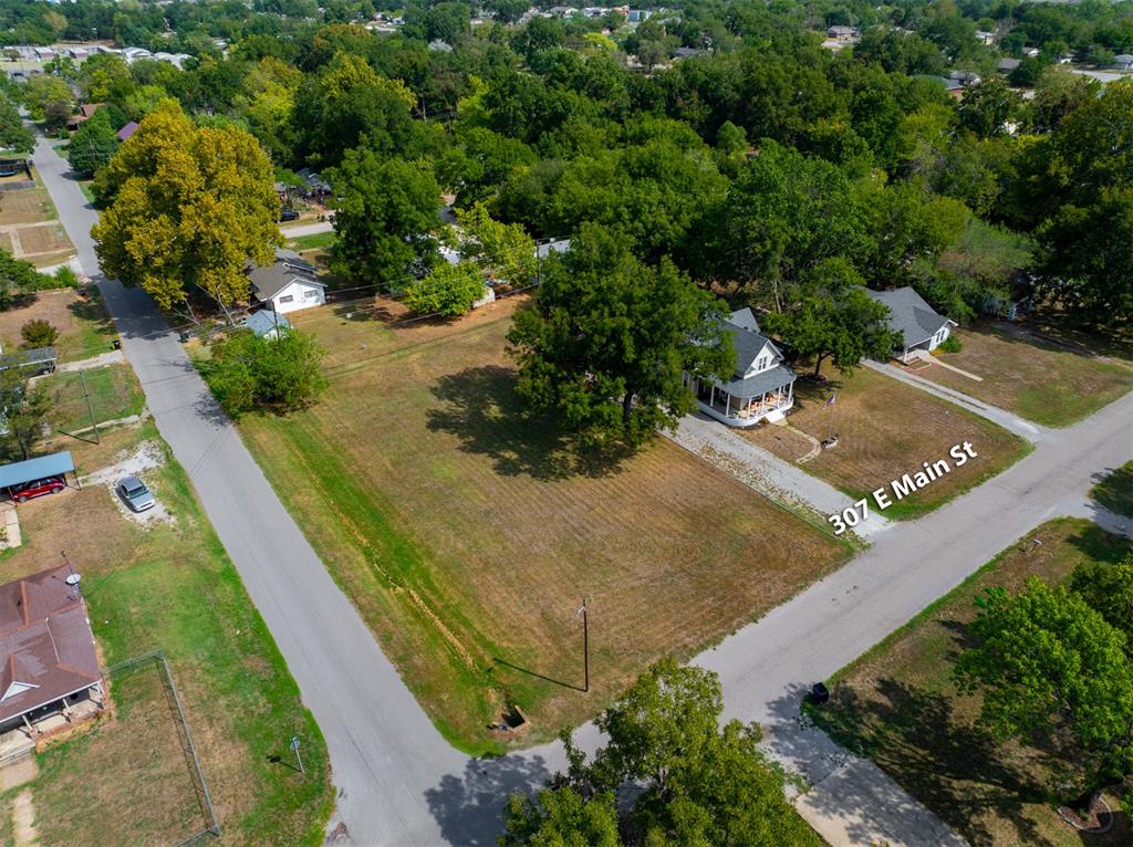 307 E Main Street Property Photo 4