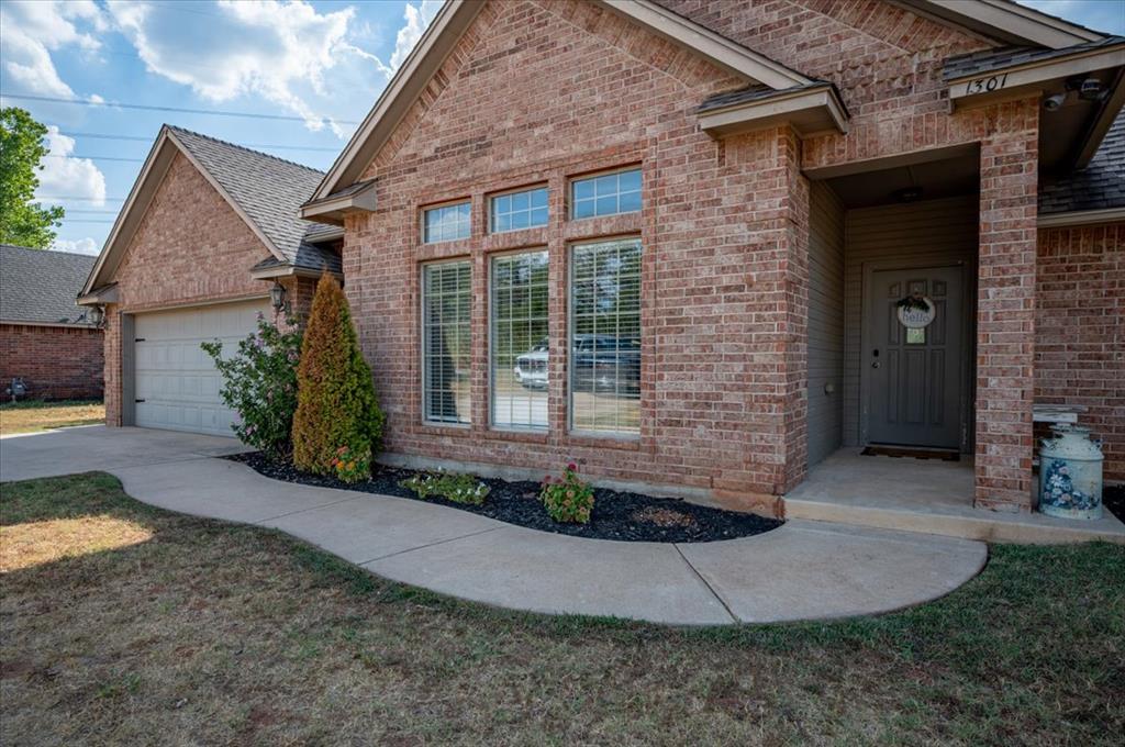 1301 S Morgan Road Property Photo 6