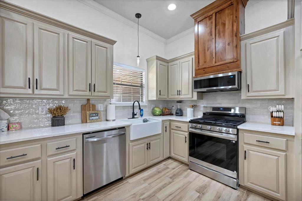 1301 S Morgan Road Property Photo 10