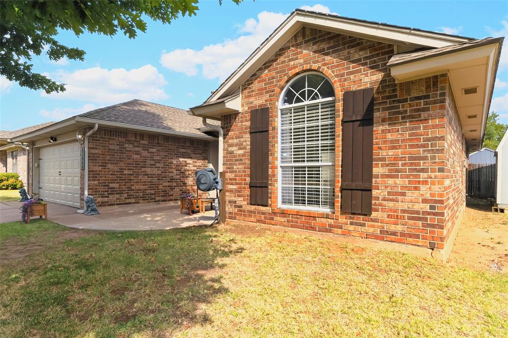 10221 Bradford Way Property Photo 2