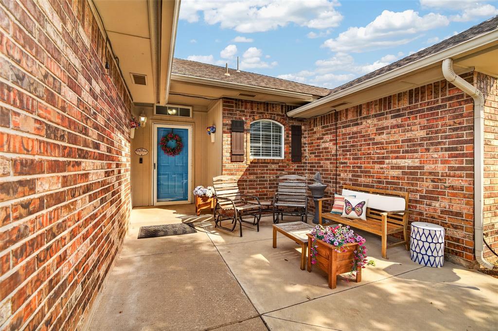 10221 Bradford Way Property Photo 3