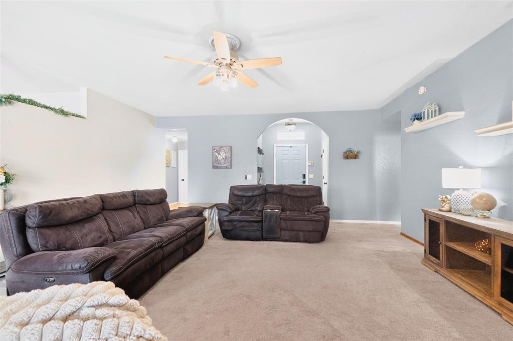 10221 Bradford Way Property Photo 9