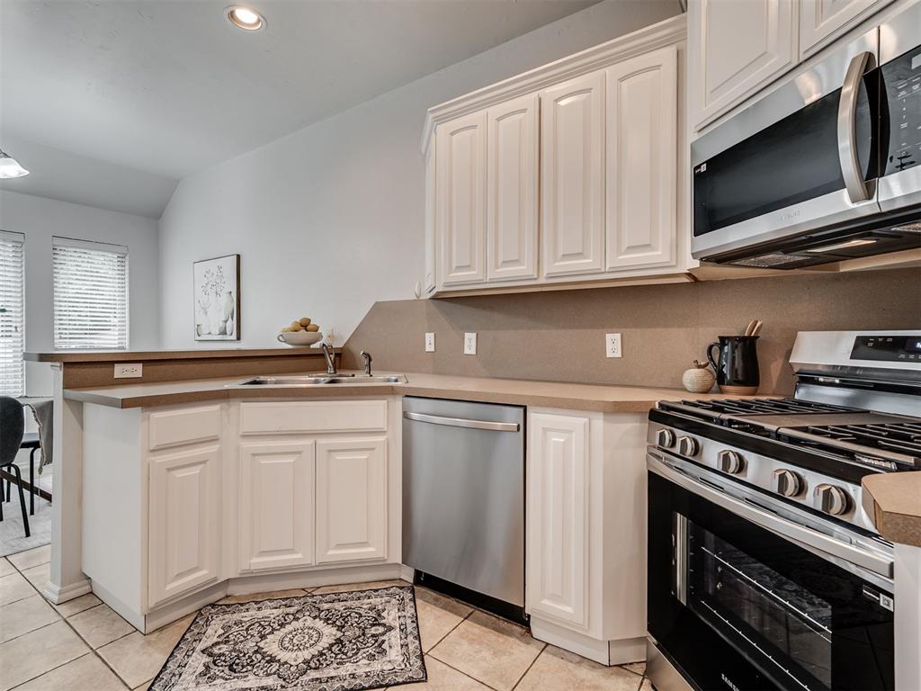 2308 Naples Way Property Photo 6