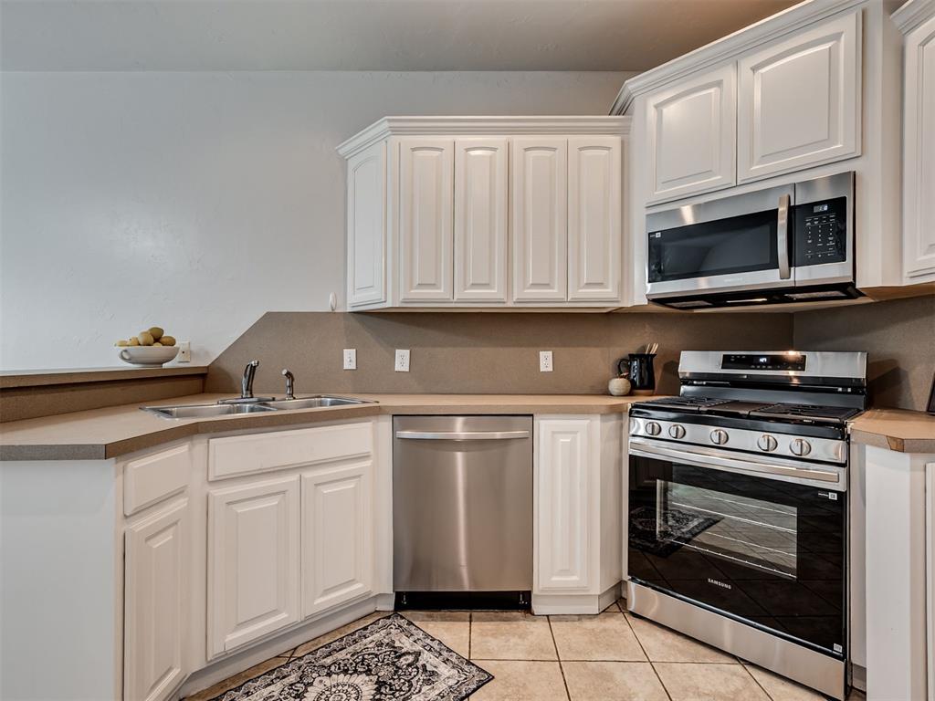 2308 Naples Way Property Photo 7