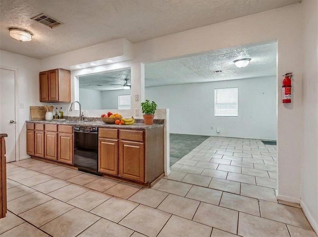 225 Mimosa Drive Property Photo 4
