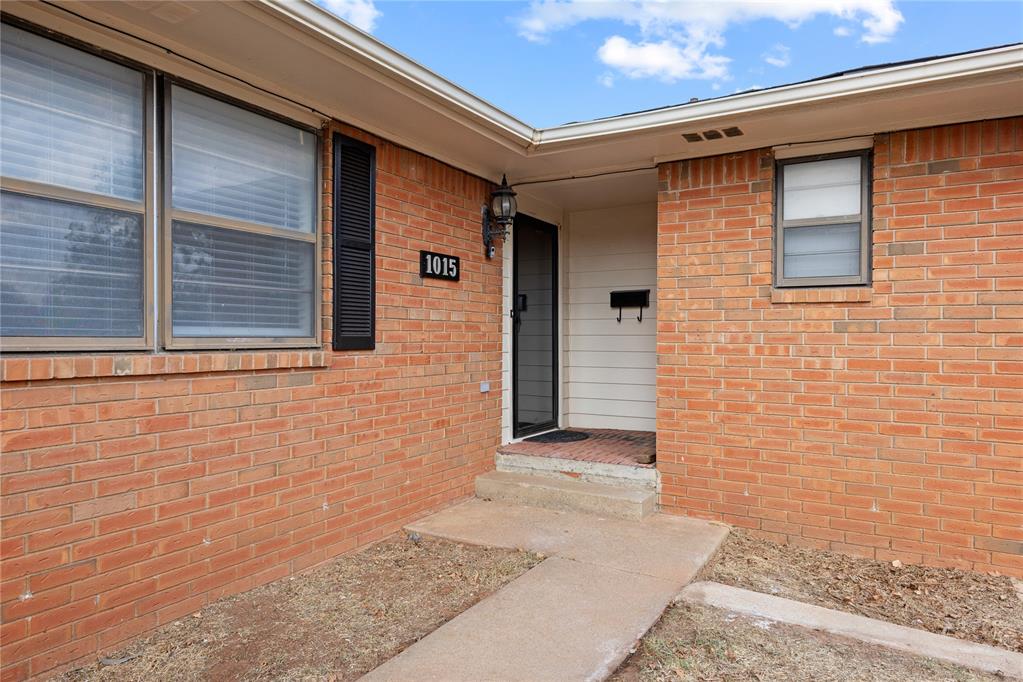 1015 E Kee Street Property Photo 3