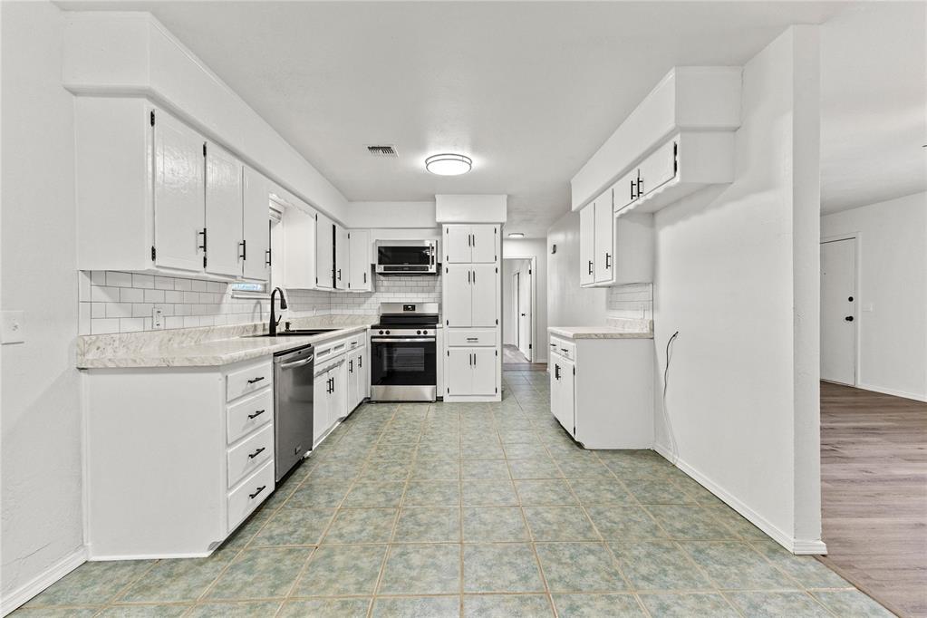 1015 E Kee Street Property Photo 8