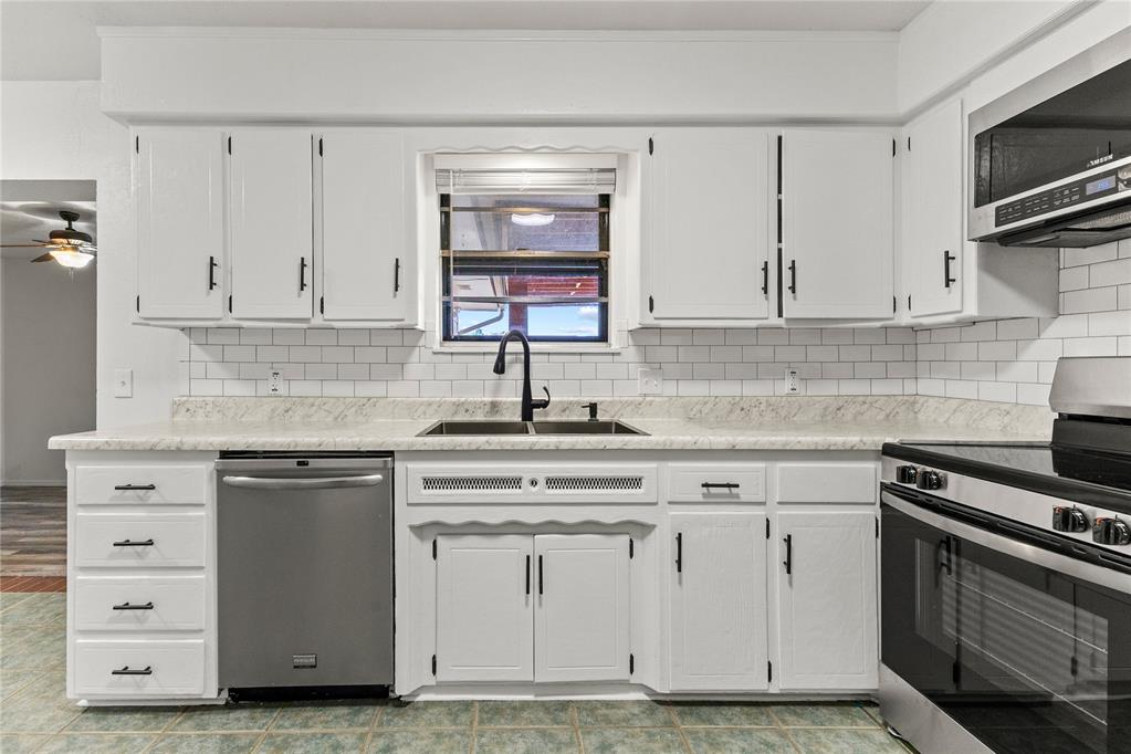 1015 E Kee Street Property Photo 9