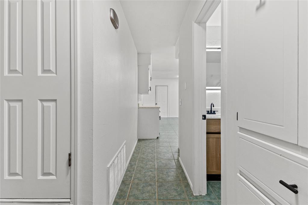 1015 E Kee Street Property Photo 30