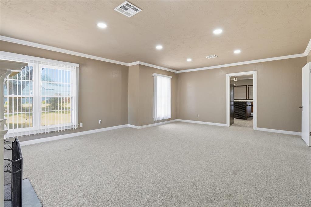 214 N Broadway Avenue Property Photo 4