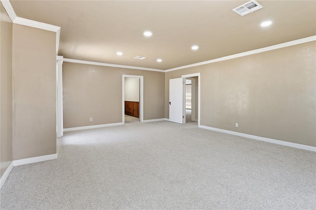 214 N Broadway Avenue Property Photo 5