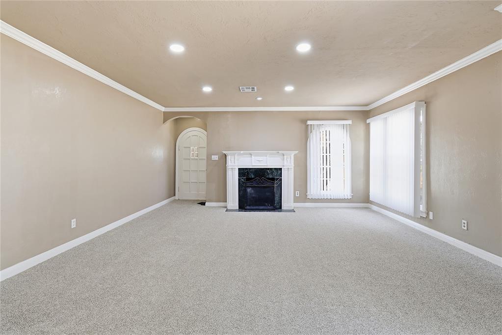 214 N Broadway Avenue Property Photo 6