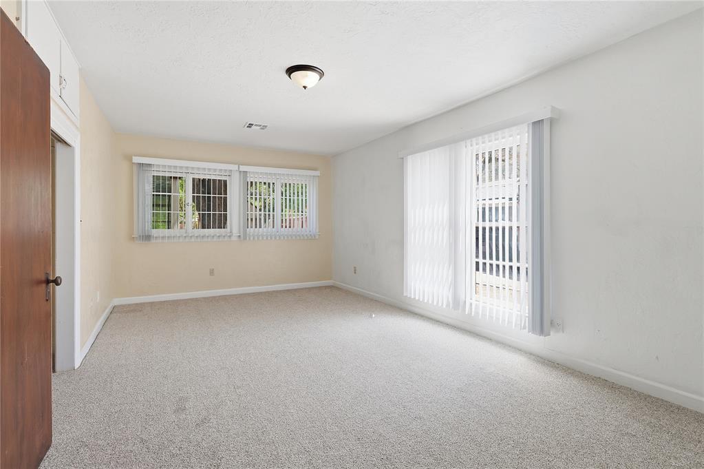 214 N Broadway Avenue Property Photo 9