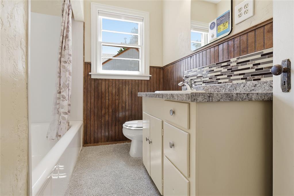 214 N Broadway Avenue Property Photo 12