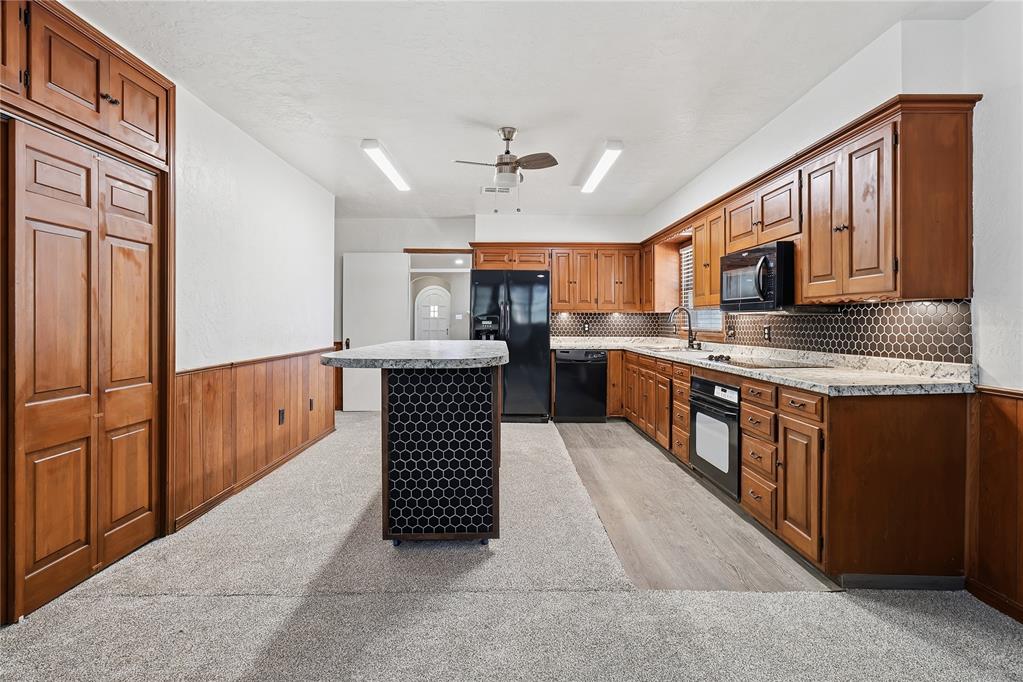 214 N Broadway Avenue Property Photo 18
