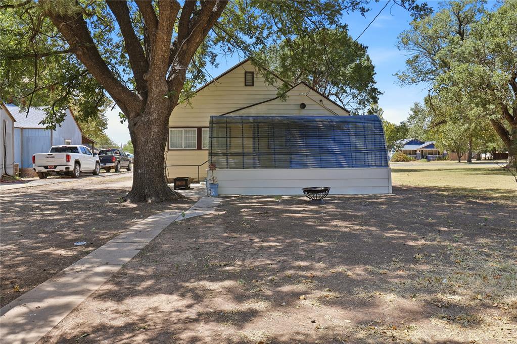 214 N Broadway Avenue Property Photo 23
