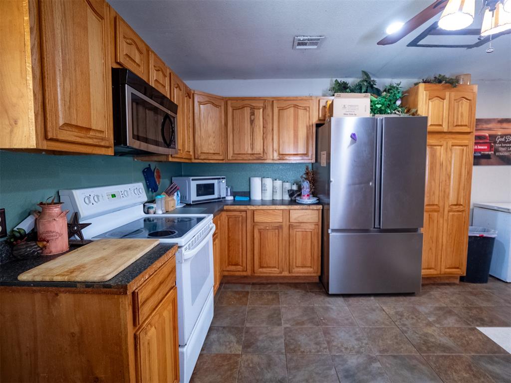 23515 Us Highway 177 Property Photo 9