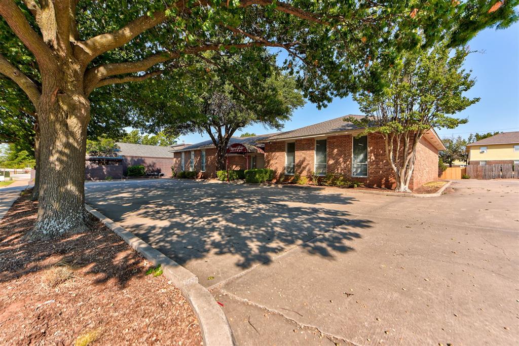 2433 Wilcox Drive Property Photo 2
