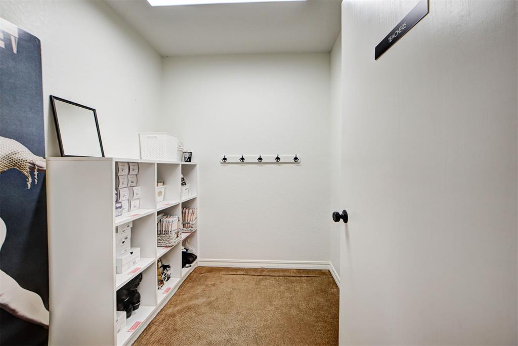 2433 Wilcox Drive Property Photo 10