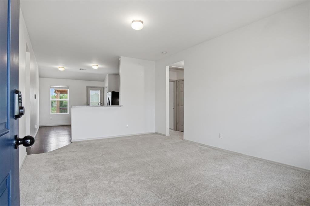 1404 Sandstone Drive Property Photo 3